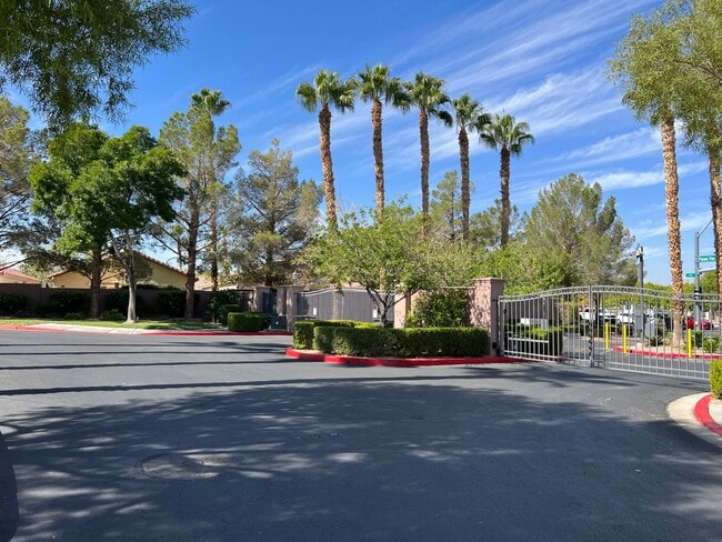 Building Photo - Green Valley Condo w/ Garage