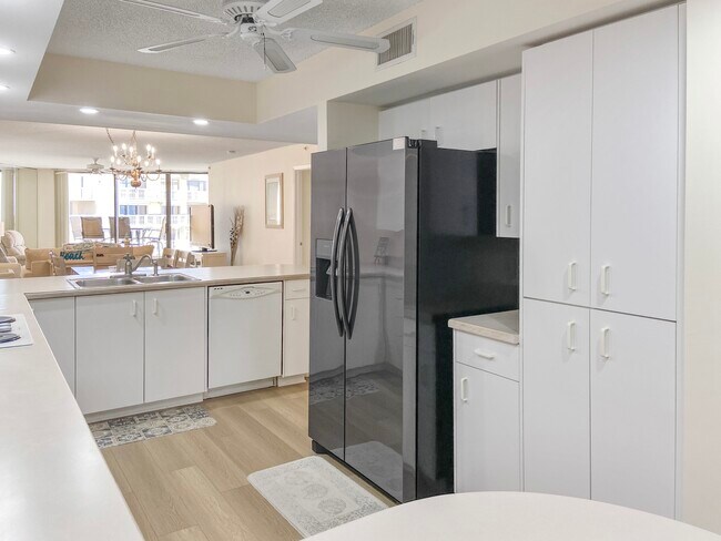 Building Photo - 6650 Sunset Way