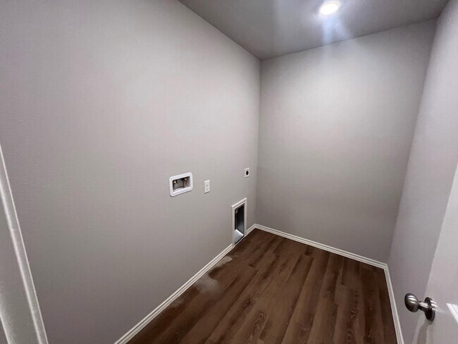 Building Photo - 7216 E County Rd 99