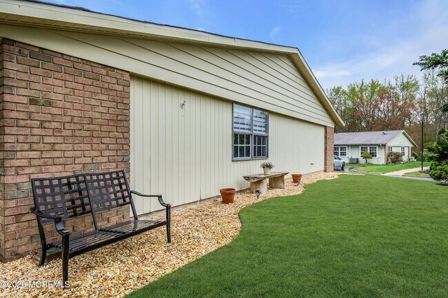 Building Photo - 15 Yorkshire Ct