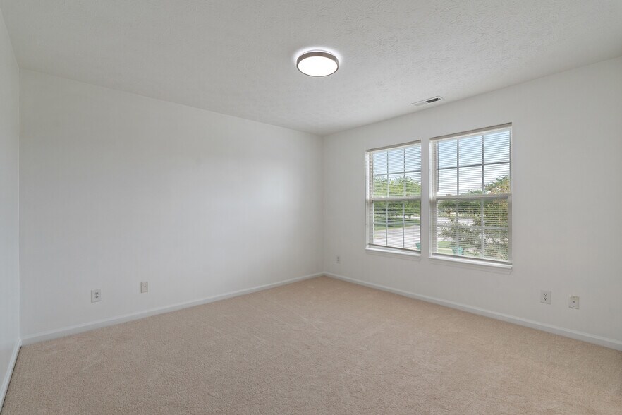 Building Photo - 2310 Liatris Dr