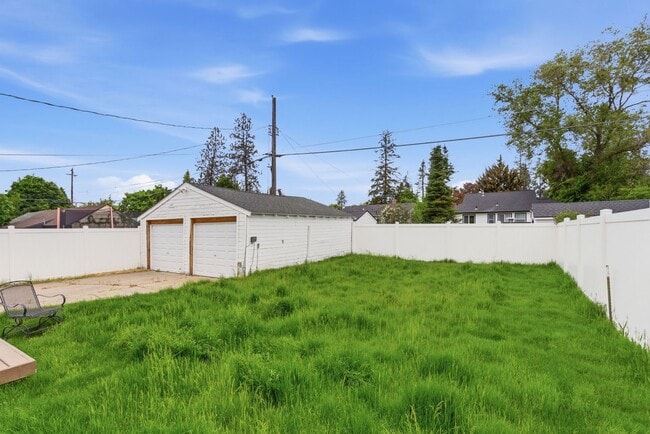 Building Photo - Modern & Cozy Spokane Retreat | Prime Location Near South Hill