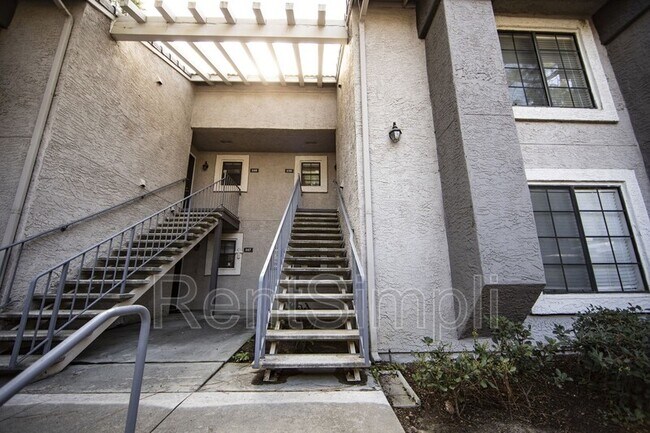 Building Photo - 15024 Avenida Venusto