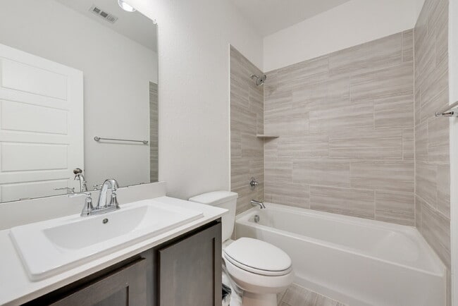 Building Photo - Fantastic newer 3-2-2 in Heartland Master Planned Community