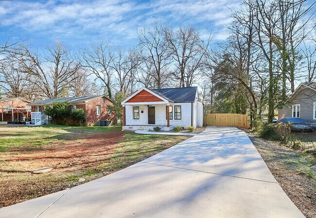 Building Photo - 4044 Dinglewood Ave