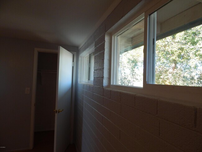 Building Photo - 2019 S Granada Dr