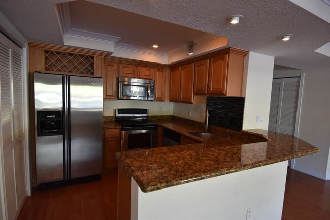 Building Photo - 150 NE 15th Ave