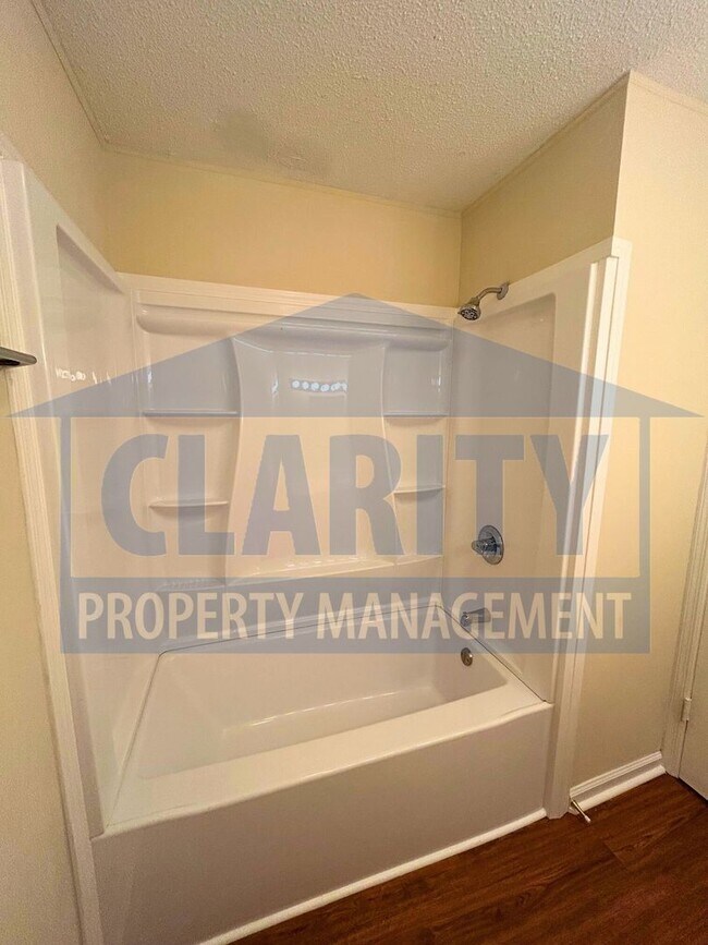 Building Photo - ***1/2 OFF 1ST MONTH'S RENT!!!***