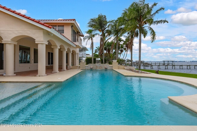 Building Photo - 1630 Pine St