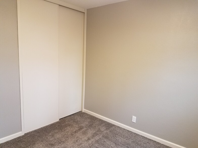 Building Photo - 2464 Beaufort Dr