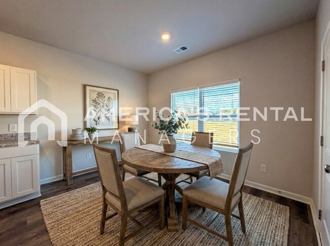 Building Photo - Spacious Two Story Home with Loft!