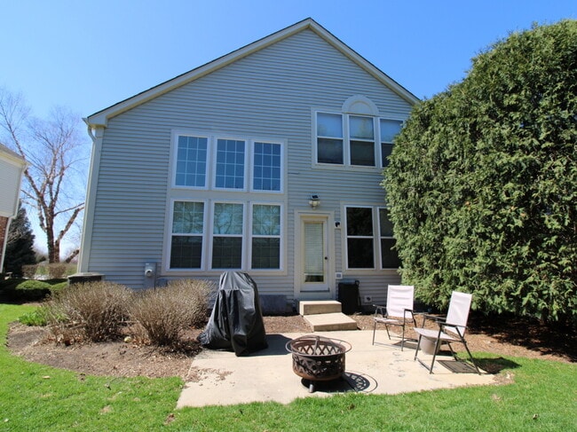 Building Photo - 10 Parkside Ct