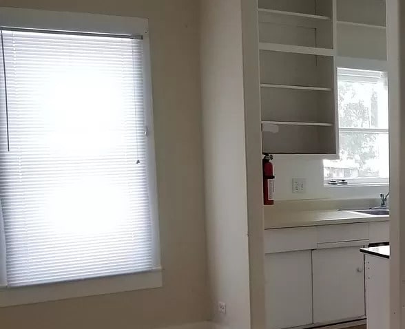 Dining - 16 Lawrence Ave