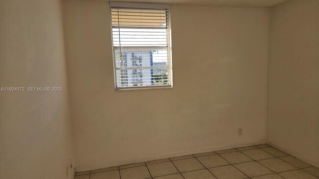 Building Photo - 4550 NW 9th St