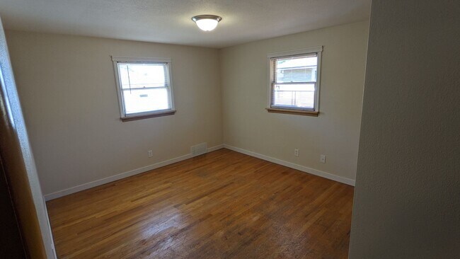 Building Photo - Spacious house with large yard