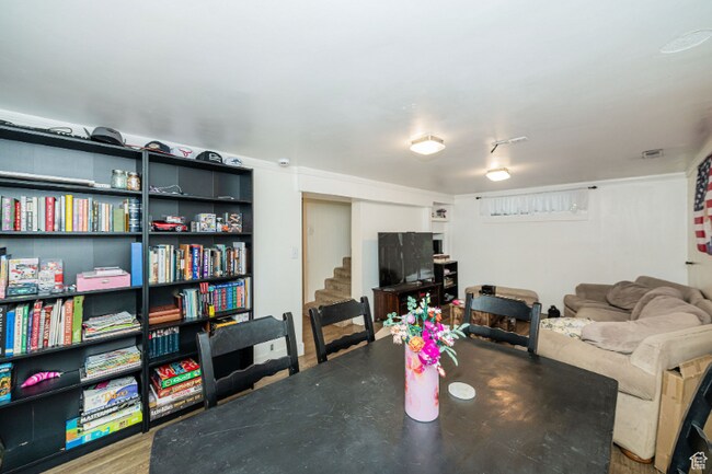 Building Photo - 1074 E 460 S St