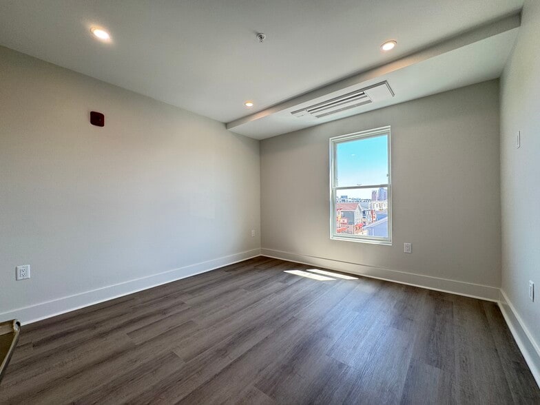 Building Photo - 386 Atwells Ave