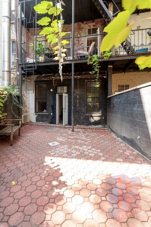 Primary Photo - 564 Hudson St