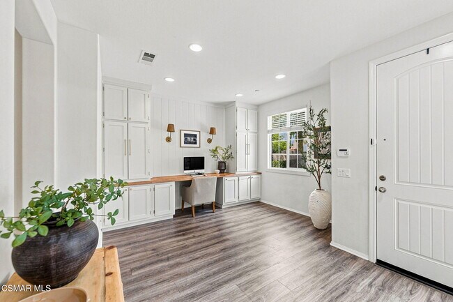 Building Photo - 425 Stratus Ln