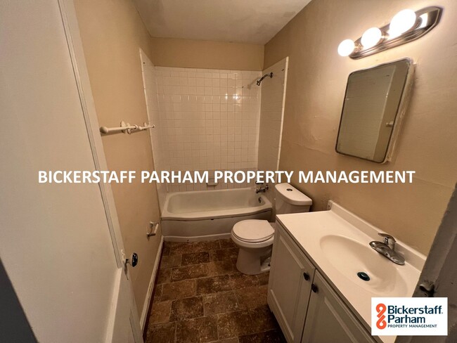 Building Photo - Great Family Home, Located off of Veterans...