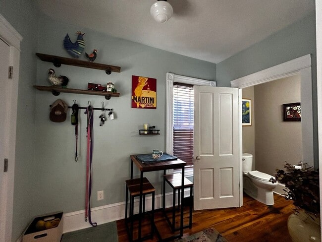 Building Photo - Cozy & Updated - 3 BR home in Old SW!