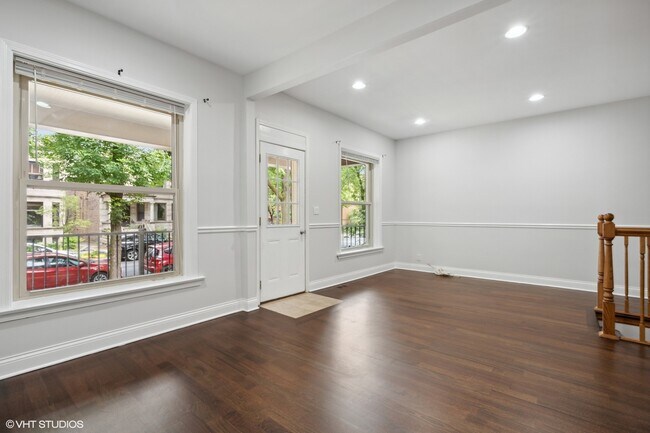 Building Photo - 1307 W Newport Ave