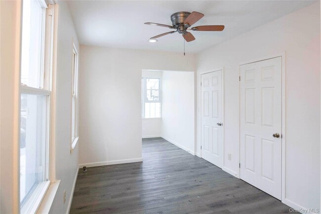 Building Photo - 24-10 Gillmore St