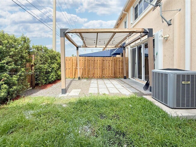 Building Photo - 16562 SW 71st Terrace