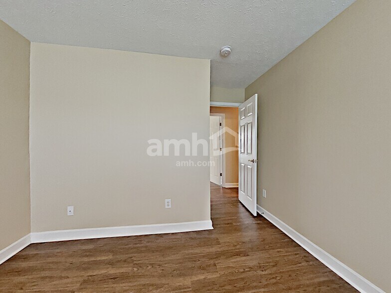 Building Photo - 102 Baker Springs Ln