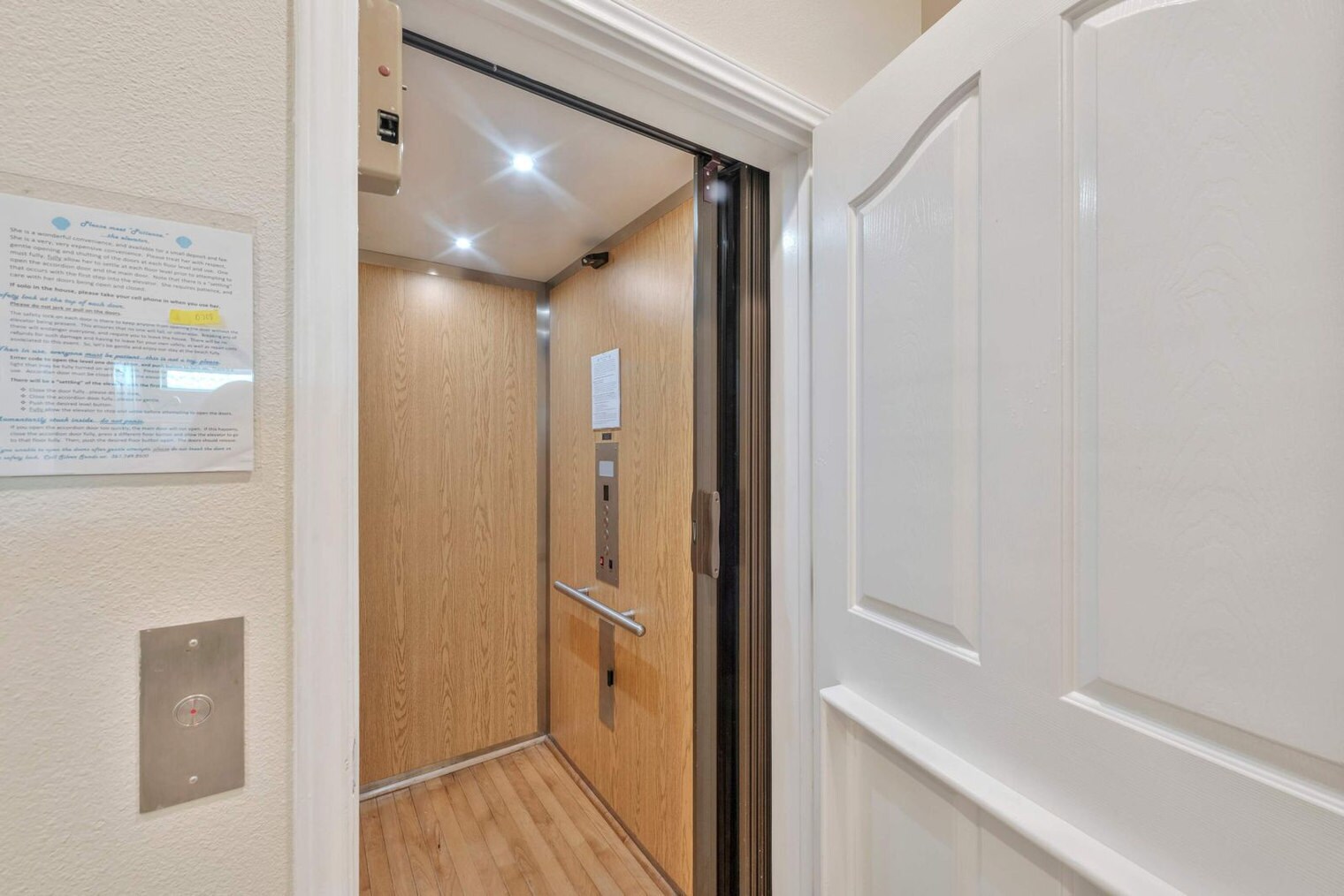 Building Photo - 660 Kara Dr