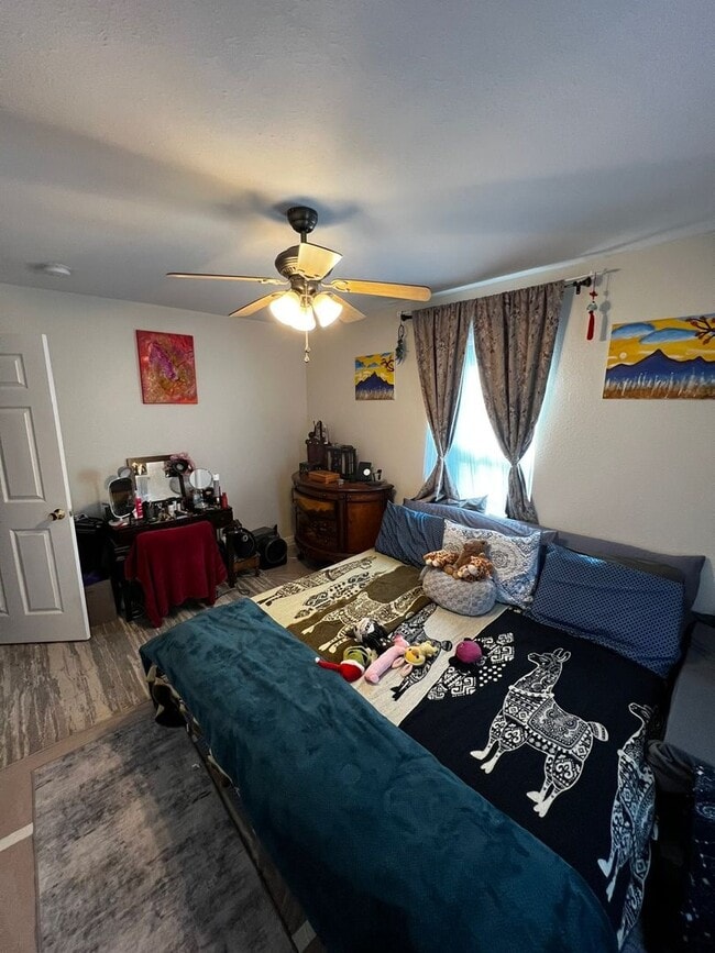 Building Photo - 3-Bedroom/2-Bathroom Single-Family Home – Available August 1st!