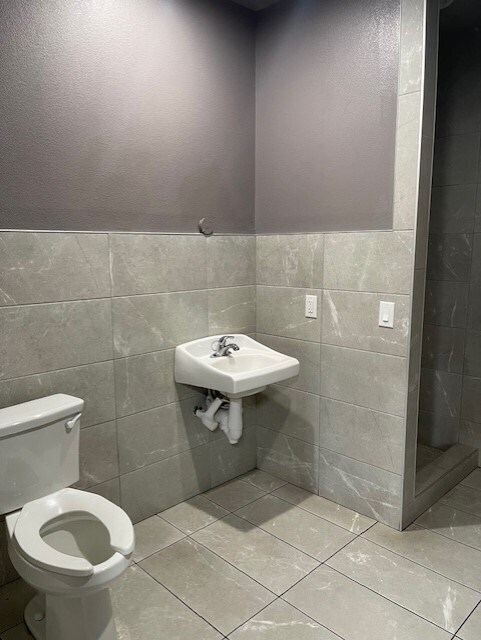 Building Photo - 625 E 52nd St