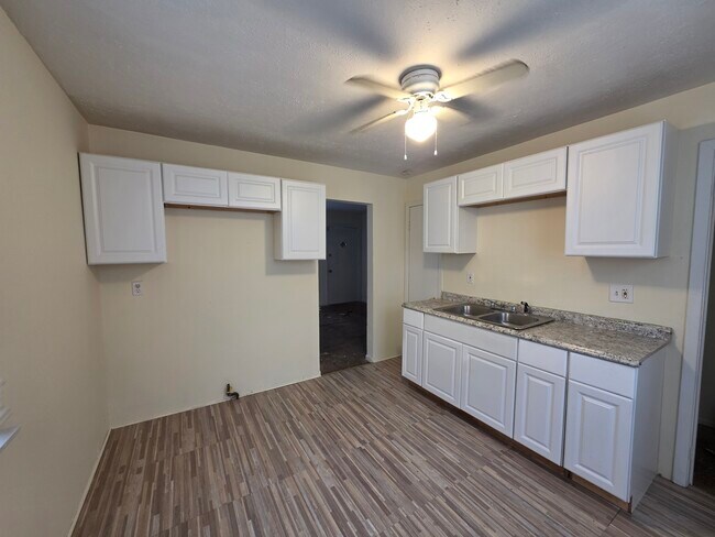 Building Photo - 4345