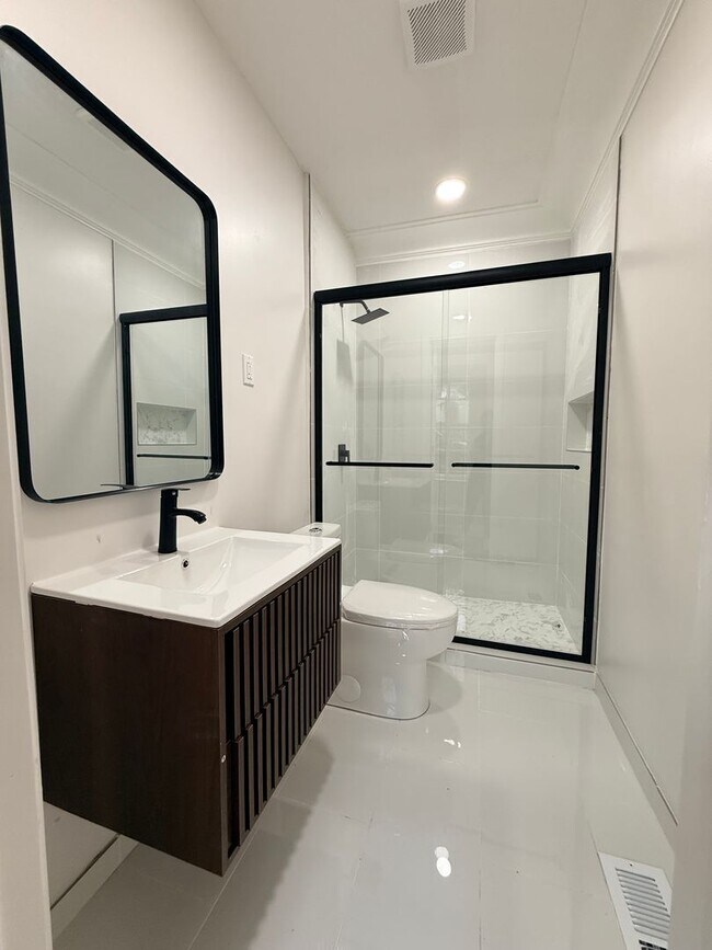 Building Photo - Completely renovated 5-bedroom, 3-bathroom home in the highly desirable Dalraida