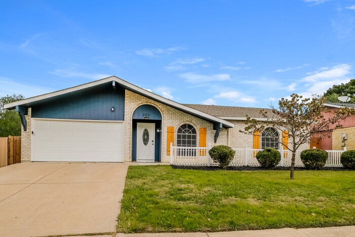 Primary Photo - 305 Pebblebrook St