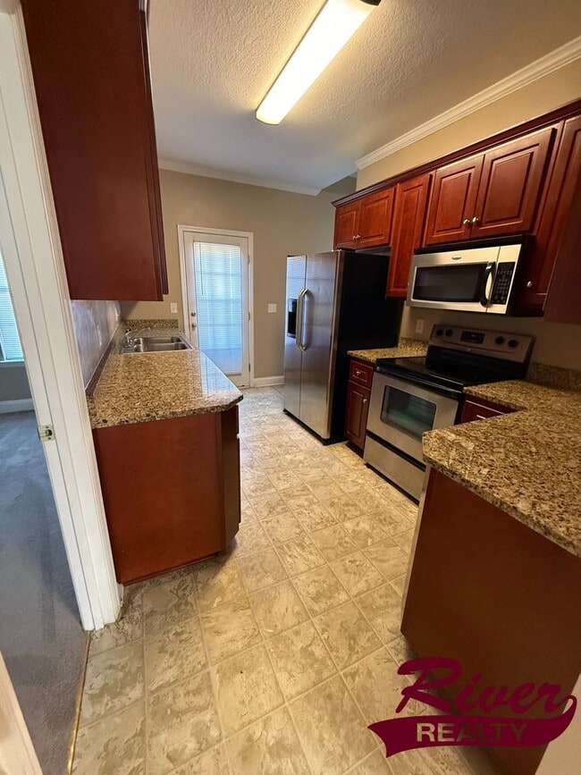 Building Photo - 3 Bedroom 2 Bath Townhome