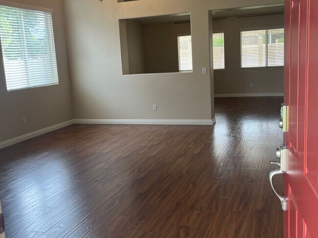 Building Photo - Murrieta 4 Bedroom