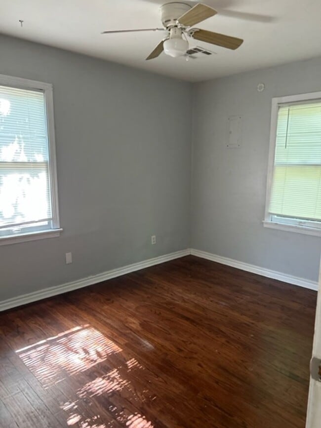 Building Photo - 2 Bedroom 1 bath Close to OU Campus