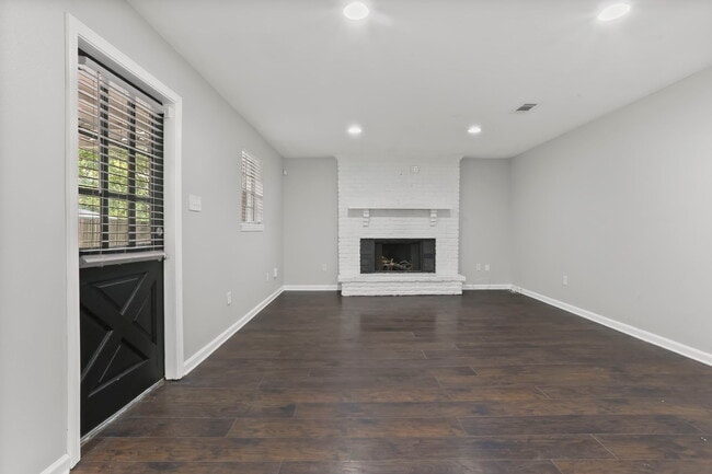 Building Photo - 9644 Meadowdale Dr