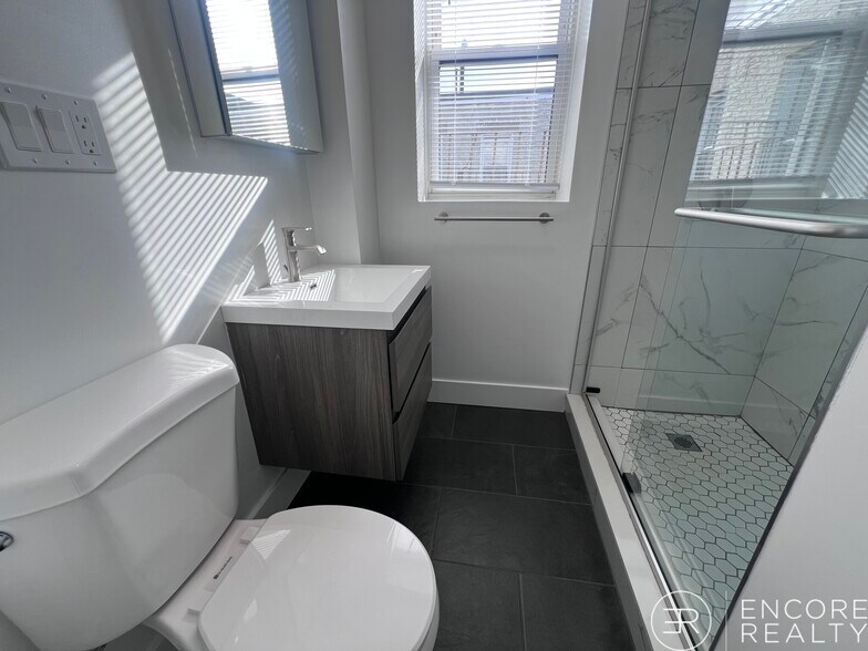 Building Photo - 111 Park Dr