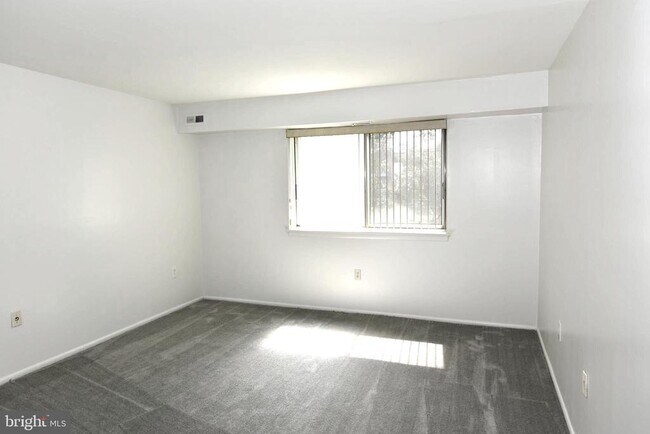 Building Photo - 11326 Cherry Hill Rd
