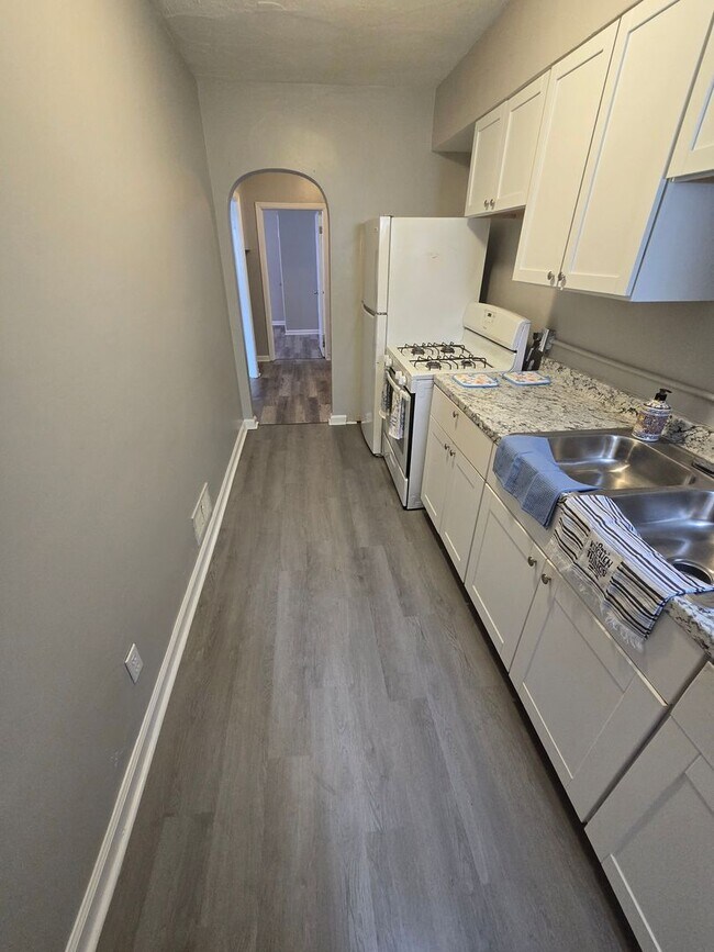 Building Photo - 987 Lilley Ave