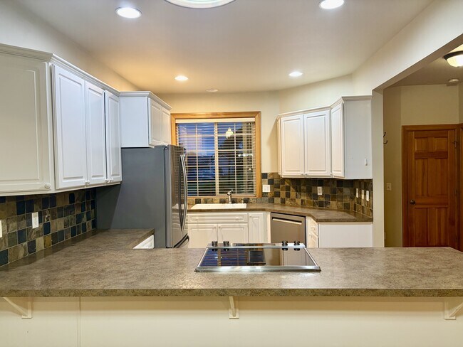 Building Photo - 2285 James Cir