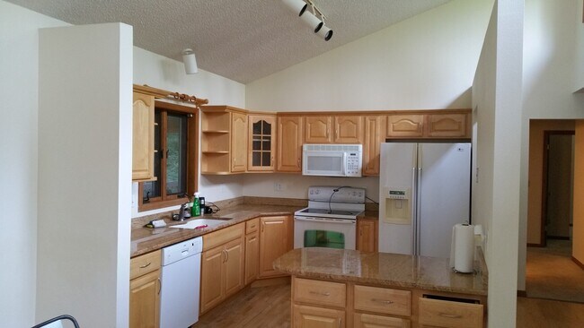 Building Photo - Spacious Four Bedroom House in NE Iowa City Neighborhood