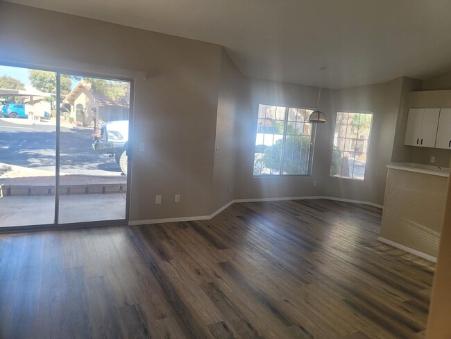 Building Photo - 2 Bedroom Sawmill Cove Unti Contact Proper...