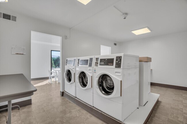 Building Photo - 490 N Civic Dr