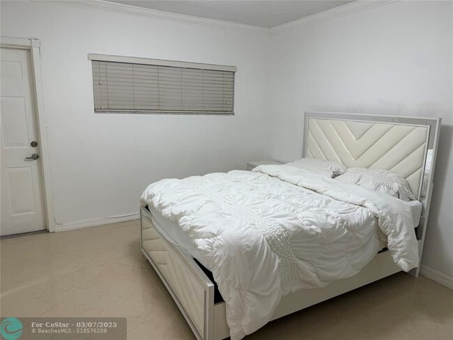 Building Photo - 2600 S Ocean Dr