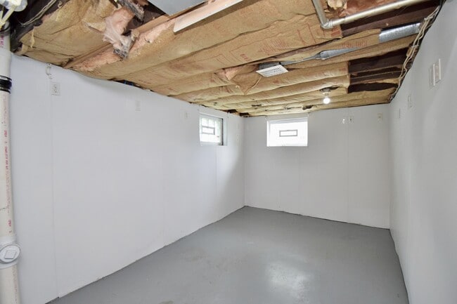 Building Photo - 1701 Sundale Ave