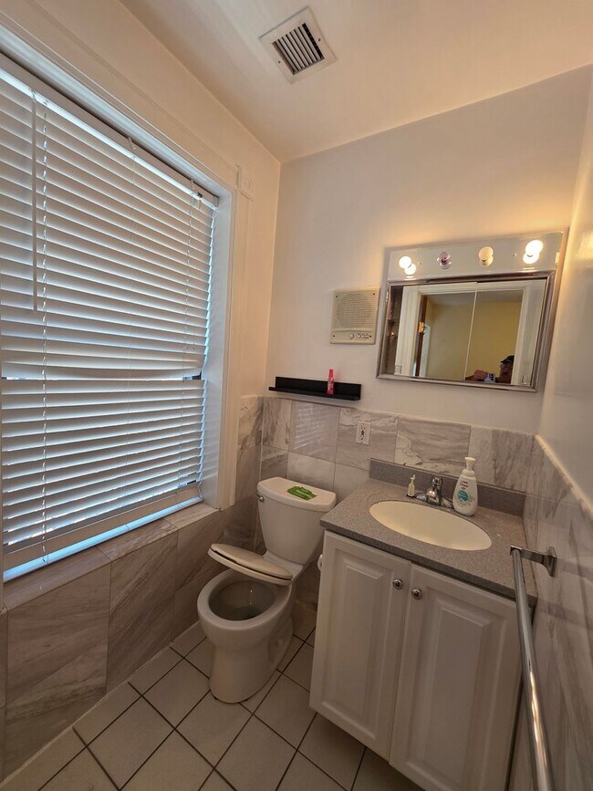 Building Photo - No Brokers Fee, Central Heat/AC, Garage Pa...