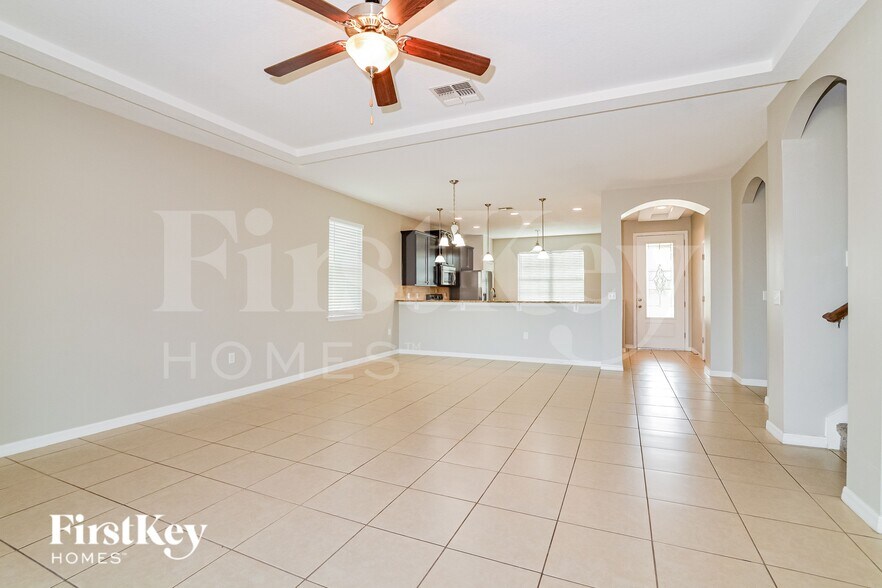 Building Photo - 607 Silverthorn Pl